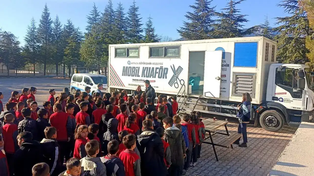 Antalya’da Mobil Kuaför Tırı Karış Karış Kırsalı Geziyor! 3